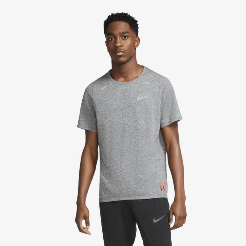 nike rise 365 t shirt